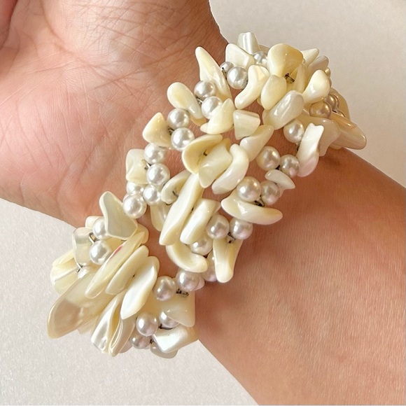 Vintage Glass Pearls and Mother Of Pearl Chips Bangle 8.5โ Flexible 1.25โ Wide - Picture 4 of 8